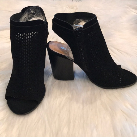 Soda Shoes - Black Booties